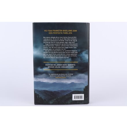 F�r�varna - Nora Roberts - Sk�nlitteratur &amp; Deckare 