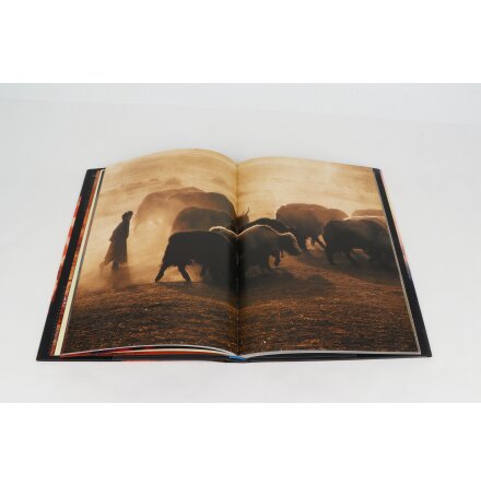 Last places on earth - Eric Meola - Samh�lle, Historia &amp; Fakta