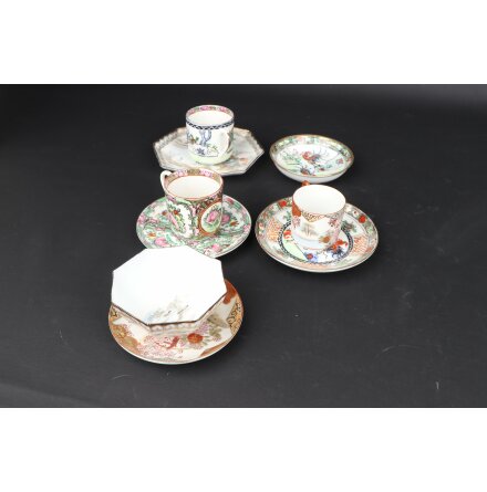 Diverse porslin med asiatisk design - 4 olika koppar med tillh�rande fat + 1st extra fat