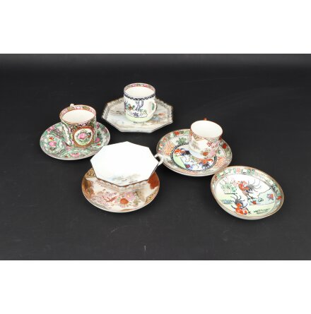 Diverse porslin med asiatisk design - 4 olika koppar med tillh�rande fat + 1st extra fat