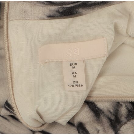 H&amp;M - Draperad kl�nning med m�nster - stl. XS 