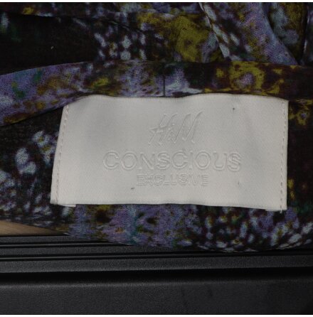 H&amp;M - F�rggrann Kjol