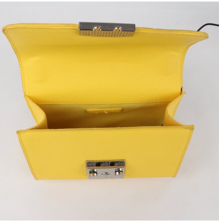 Bershka - Handv�ska med metallsp�nne och kedja som axelrem