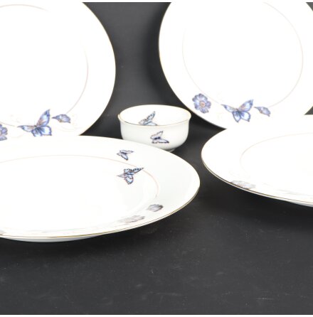 Fyrkl�vern Apilanlehti - Astrid Gate -  5 Delar Mat Servis