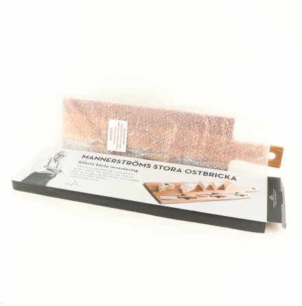 Stor ostbricka i acaciatr� samt 3 bestick - Leif Mannerstr�m - 65x15cm