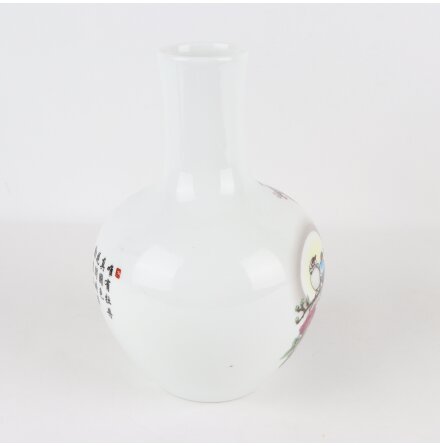 Kinesisk keramikvas med f�gel och blommotiv