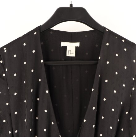 H&amp;M - Omlottkl�nning - Prickig - Svart Vit - stl. 34