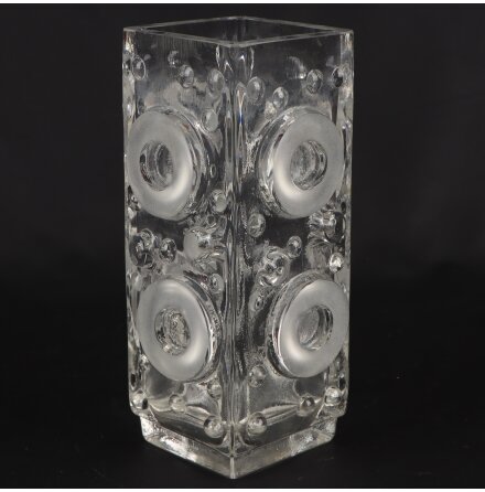 Genomskinlig vas med m�nster