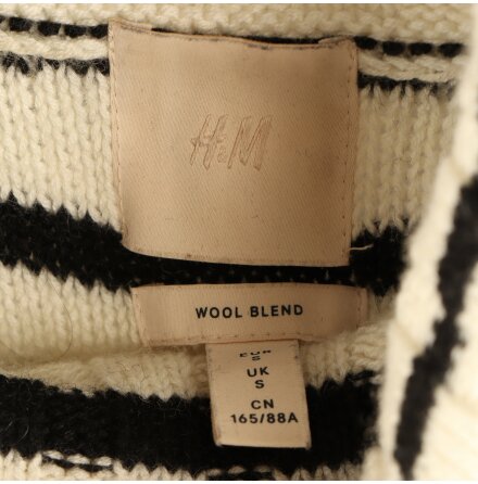 H&amp;M - Svart och vit randig stickad tr�ja med polokrage - slt. S
