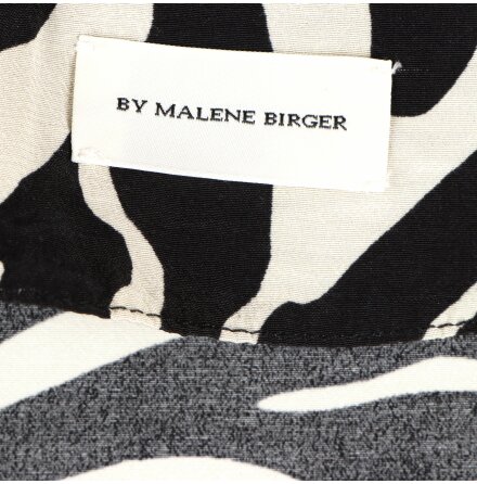 By Malene Birger - Zebramnstrad blus med knppning - stl. 38