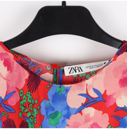 Zara - Blommig topp i starka f�rger - stl. XS