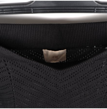 H&amp;M - Svarta pointellestickade byxor - Stl. M