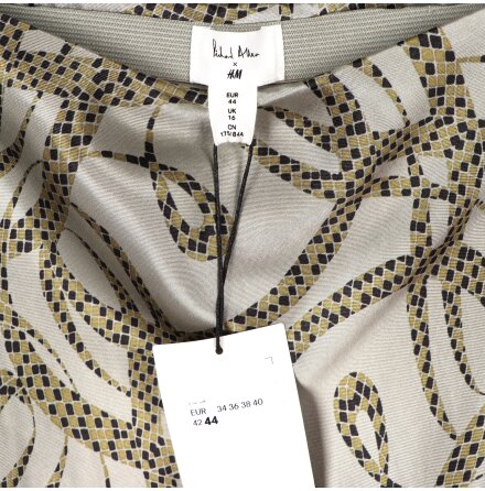 H&amp;M - x Richard Allan - Ljus khakigr�n Satinkjol m�nstrad - stl. 44