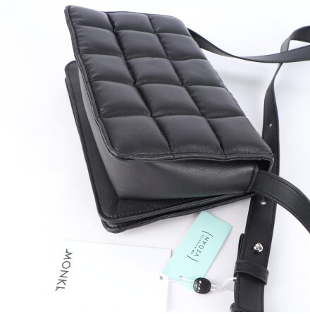 Monki - Svart Axelv�ska