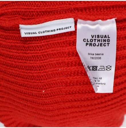 Visual clothing project - R�d stickad m�ssa