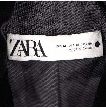 Zara -  Svart Plyschkavaj med dubbelkn�ppning - stl. M