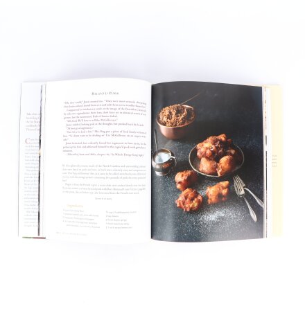 Outland Kitchen - The Official Outlander Cookbook - Theresa Carle-Sanders, Diana Gabaldon - Mat, Dryck, Hem &amp; H�lsa