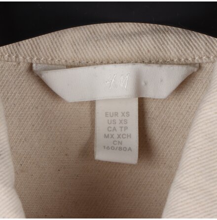 H&amp;M - Naturvit oversized jeansv�st med djupa �rmh�l och sprund i sidorna - stl. XS