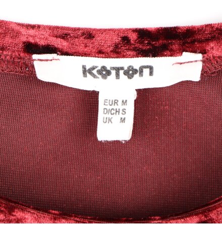 Koton - Sammets T-shirt med broderad text p� br�st - stl.M