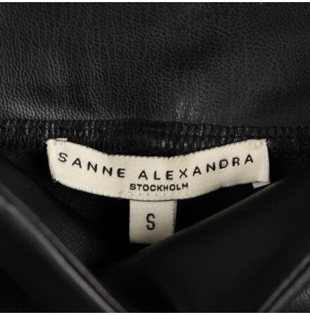 Sanne Alexandra - Svart byxa i l�derimitation - stl. S