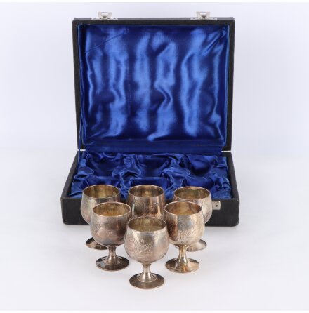 Box med 6st sm� snapsb�gare