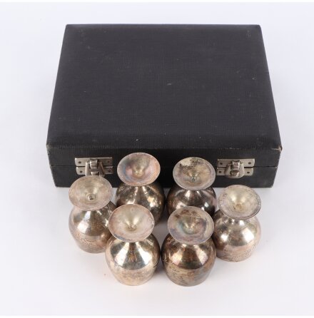 Box med 6st sm� snapsb�gare