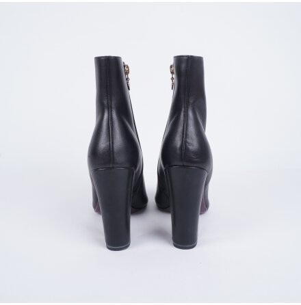 Tamaris - Heart and Sole - High heeled ankle boots - stl. 39