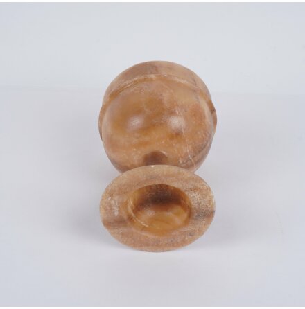 Alabastersk�l p� fot