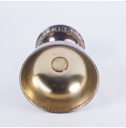  Sk�l p� fot - Nysilver och glas 