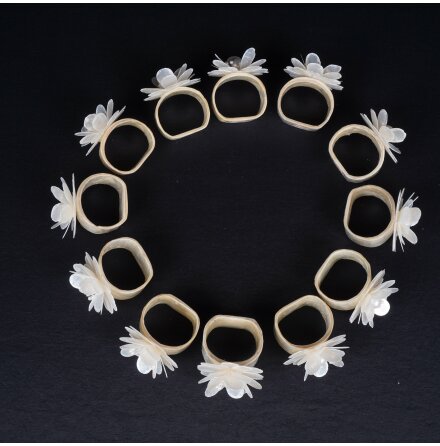 Capiz - Handgjorda servettringar av sn�ckskal - 12st - Br�llopsdukning