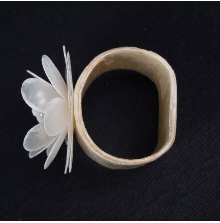 Capiz - Handgjorda servettringar av sn�ckskal - 12st - Br�llopsdukning