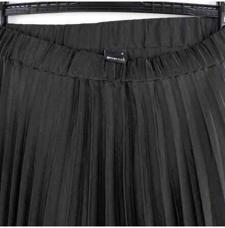 Gina Tricot - Svart veckad kjol - stl.M
