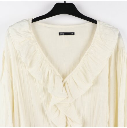 S;nsay - Off white blus med volangkant - stl:XL
